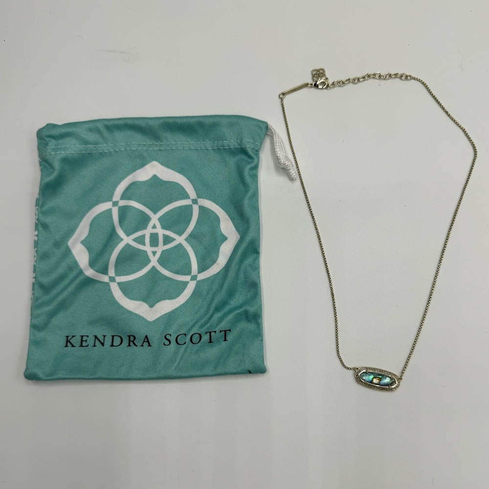 Kendra Scott necklace